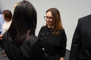 wyróżnieni otrzymują odznaczenia od przedstawiciela związków zawodowych