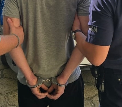 Policja w Mogilnie i Strzelnie zatrzymała 8 osób za handel narkotykami
